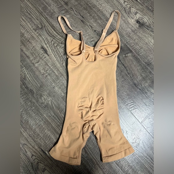NWOT MATERNITY SCULPTING BODYSUIT MID THIGH IN OCHRE XXS/XS - Picture 4 of 12